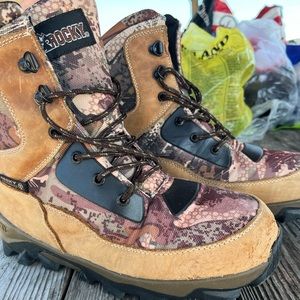 ROCKY WOMENS COMBAT BOOT, CAMOUFLAGE  and suede , lace up,great cond sz 7 womens